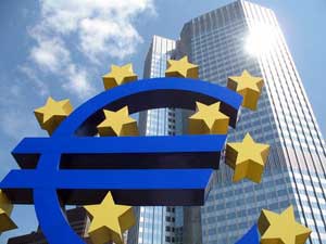 Draghi drags the euro to centre stage again