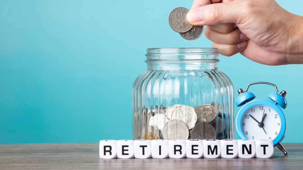 Retirement savings pot and countdown timer